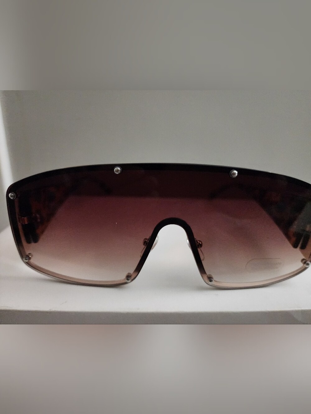 Y2K Oversized Shield Sunglasses – Brown Gradient Lens & Tortoiseshell Temples